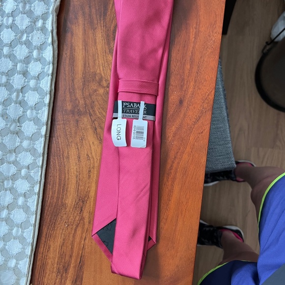NWT Jos A Bank Pink/ light red Traveler Collection Solid Tie - Long - Picture 2 of 2